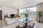Stunning Apartment at The Palm by GuestReady