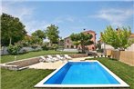 Apartments with a swimming pool Motovun - Bataji