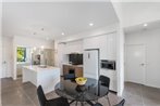 Round About Bulimba - Executive 3BR Bulimba apartment near Oxford St shops and restaurants