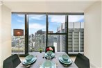 A Cozy 2BR Apt with a Panoramic View of the City