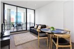 A Modern & Central 2BR Apt with Rooftop Deck