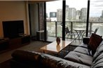 Docklands 2 Bedroom Apartment with Views