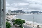 A802 CaviRio - De frente para praia de Copacabana com varanda