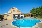 Villa in Pegeia Sleeps 6 includes Swimming pool Air Con and WiFi 4