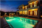 Villa in Kouklia Sleeps 10 with Pool Air Con and WiFi