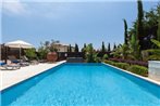 Villa in Kouklia Sleeps 6 includes Swimming pool Air Con and WiFi 2