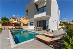 Villa in Pegeia Sleeps 6 includes Swimming pool Air Con and WiFi 9 6