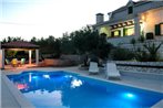 Holiday house with a swimming pool Plano