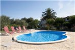 Family friendly apartments with a swimming pool Mundanije