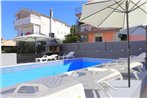 Family friendly apartments with a swimming pool Podstrana