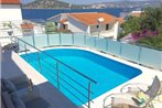 Family friendly apartments with a swimming pool Razanj