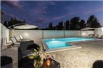 Villa Star 5 luxury apartment with a pool