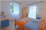 Apartments and rooms by the sea Podaca