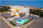 Sanda luxury apartment with pool