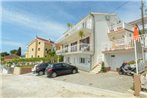 Apartments with a parking space Okrug Gornji