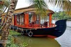 Grand Villa Houseboat