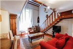 Traditional apt Close to The Duomo - private yard!