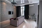 Luxury apartment in the heart of the city with main street view