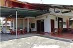Pantai Lodge Rustic Bungalow in Port Dickson
