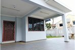 Mewah Ria Corner Double Storey-Up to 14 Guests