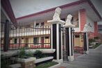 Prado Inn & Suites