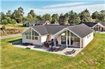Six-Bedroom Holiday home in Dronningmolle