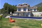 Villa Latona with Private Pool and Mountain View