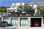 Apartments and rooms with parking space Tucepi