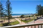 Kingston Court unit 11 - Beachfront unit easy walk to clubs