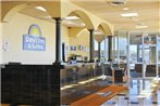 Days Inn & Suites by Wyndham Clovis