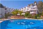 Spacious duplex apartment walking distance to the beach