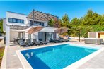 Beautiful home in Orebic w/ Outdoor swimming pool