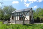 Sunlit Cottage with Jacuzzi by the Forest in Awenne