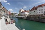 Ljubljana Riverbank Apartment in City Centre!