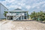 Adorable ocean view hut just 2 houses down from the nearest beach!