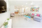 Bright-colored 2BR Condo at 38th by Happy Address